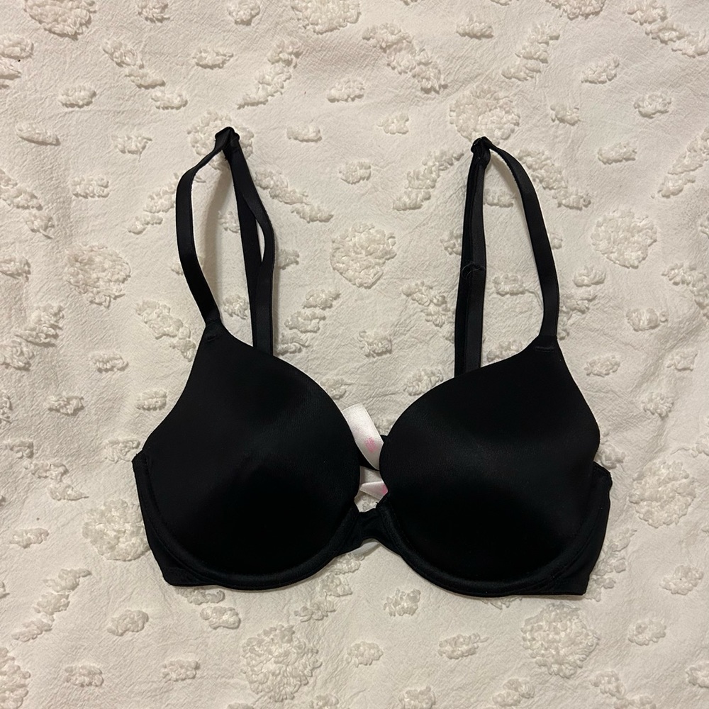 PINK victoria secret wear everywhere t-shirt lightly lined bra in pure black